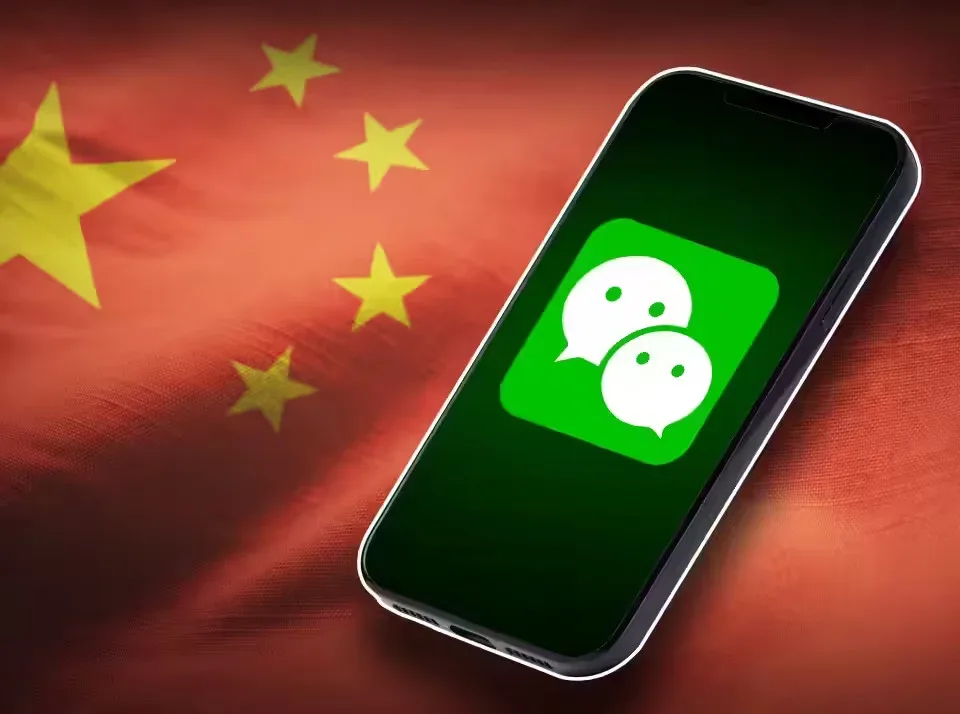 WeChat на фоне флага Китая